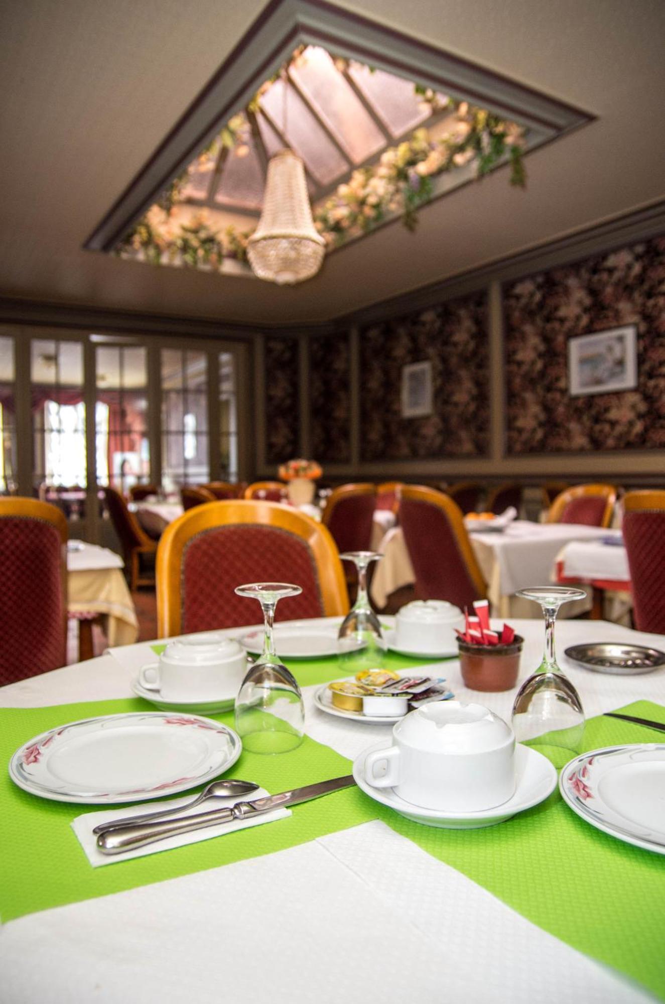 Hotel De La Gare Dol-de-Bretagne Ngoại thất bức ảnh