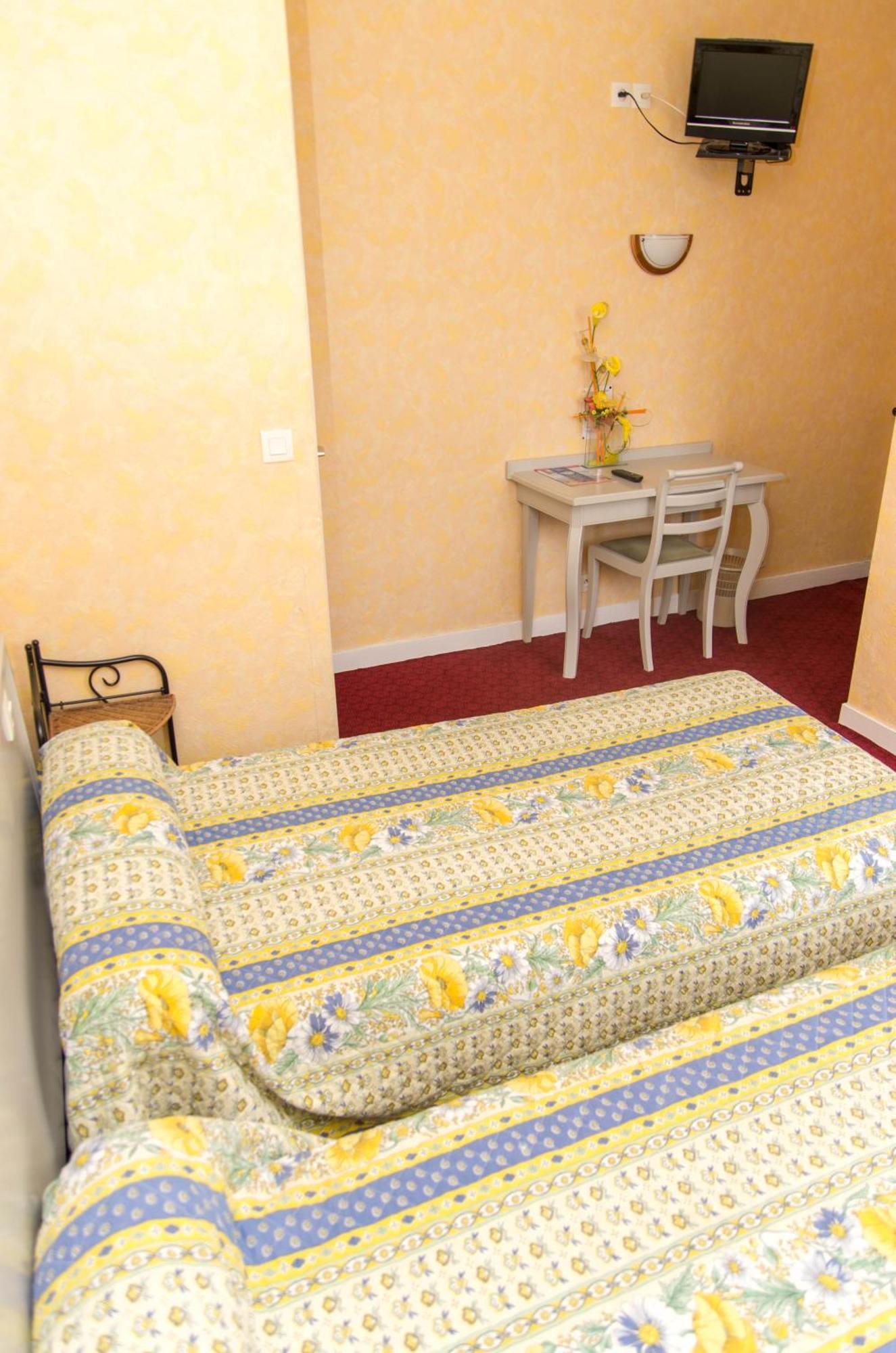 Hotel De La Gare Dol-de-Bretagne Ngoại thất bức ảnh