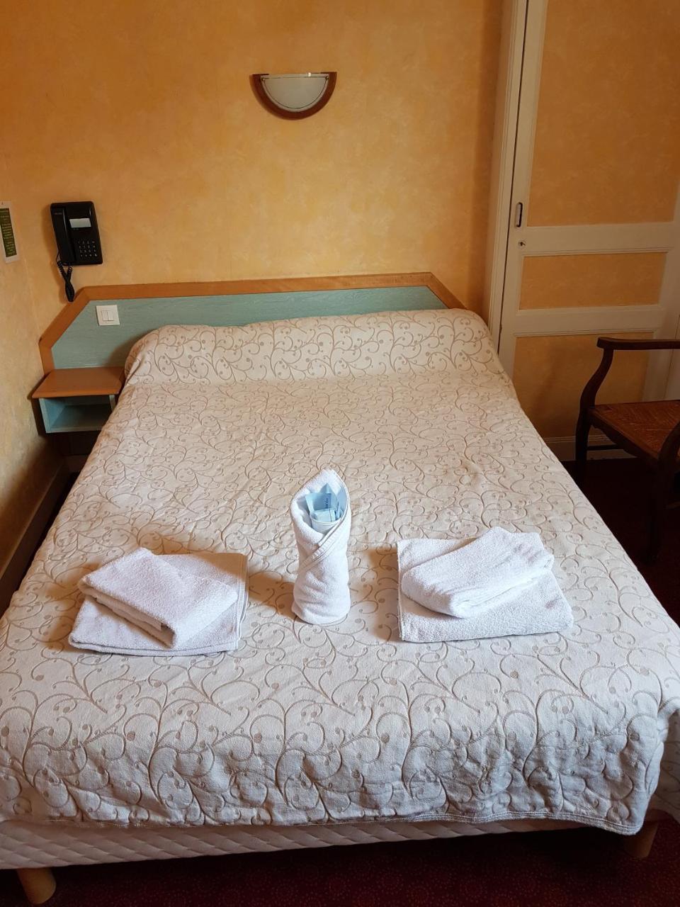 Hotel De La Gare Dol-de-Bretagne Ngoại thất bức ảnh