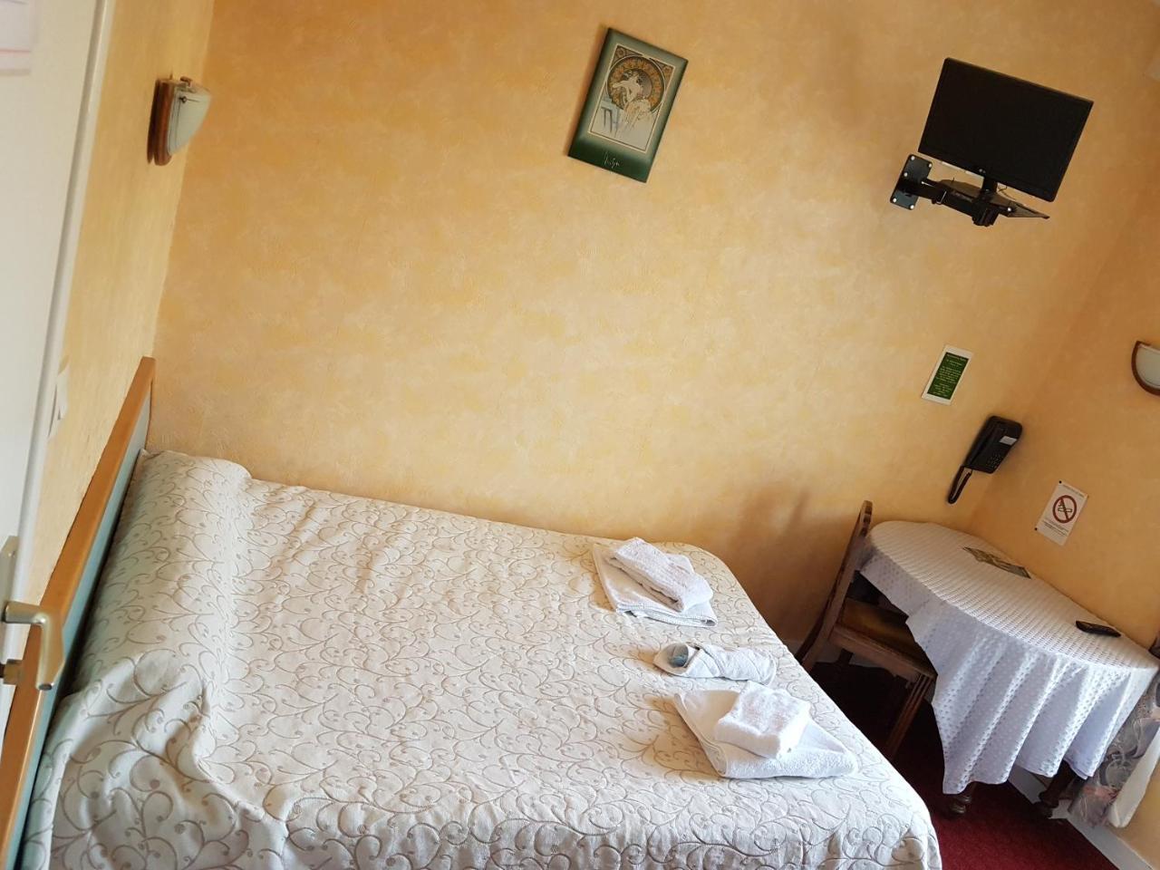 Hotel De La Gare Dol-de-Bretagne Ngoại thất bức ảnh